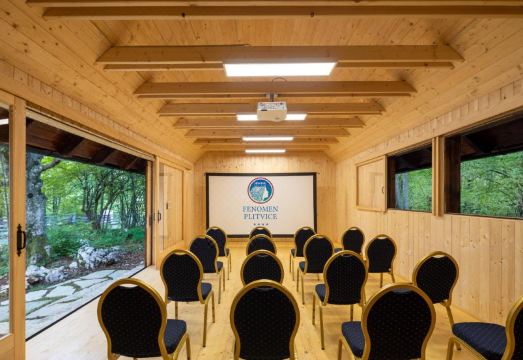 홀리데이 파크 페노멘 플리비체