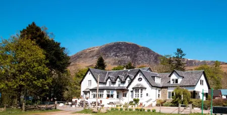 Glen Clova Hotel & Luxury Lodges Отели в г. Кирримьюир