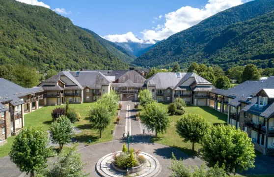 庇里牛斯山陽台村莊俱樂部酒店