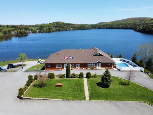 Auberge du Lac Malcom Hotels in Sayabec
