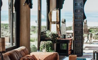 Dar Danse, the Bubble on the Beach