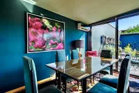 Pug Seal Polanco Anatole France - Pet friendly
