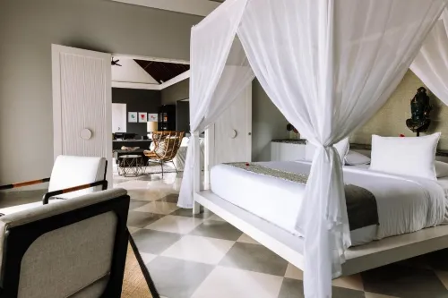 Meno House - Adults Only