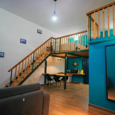 Terminal 1 Guest House Hotels near Naples International Airport