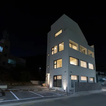 Haeundae Pool Villa Songjeong mansion