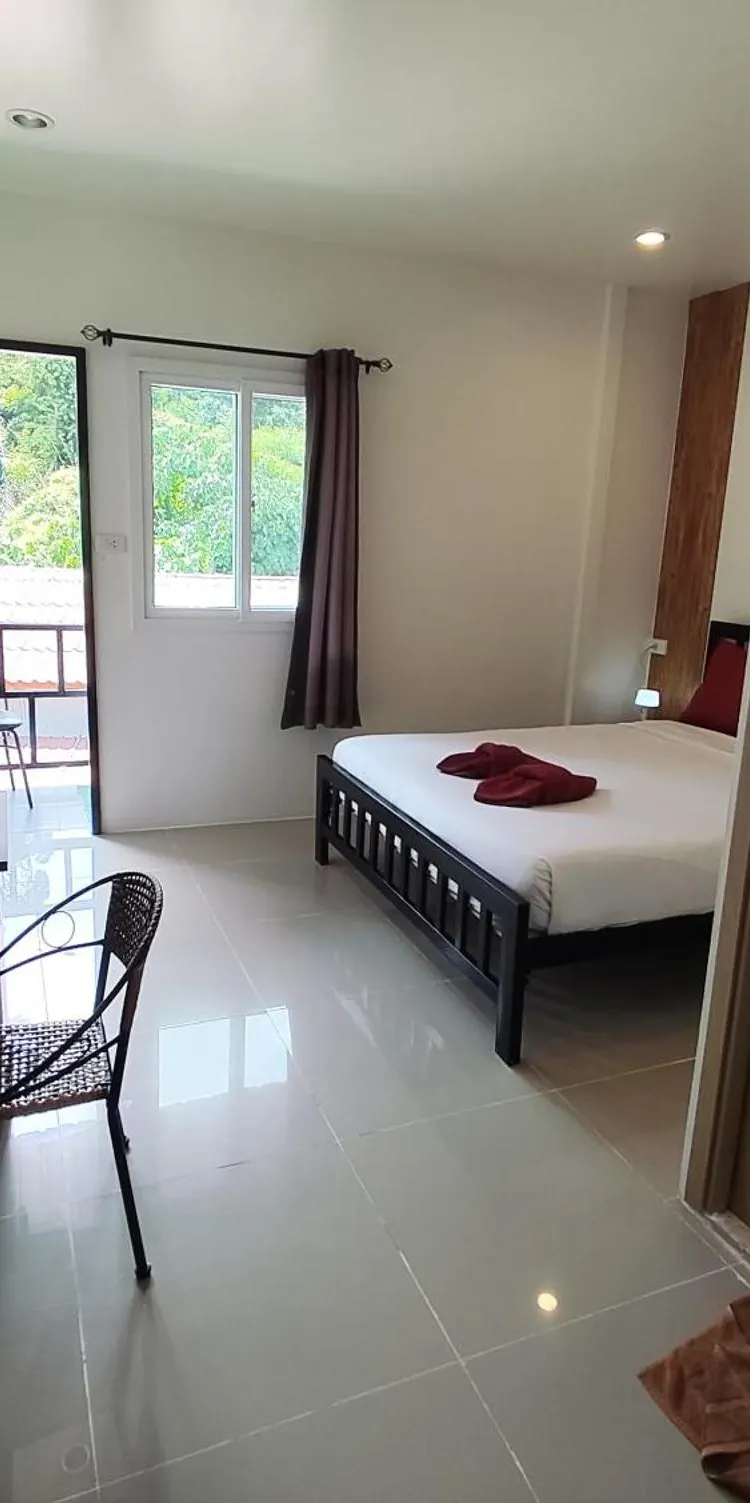 ห้องเตียงใหญ่ 1 เตียง วิวภูเขา