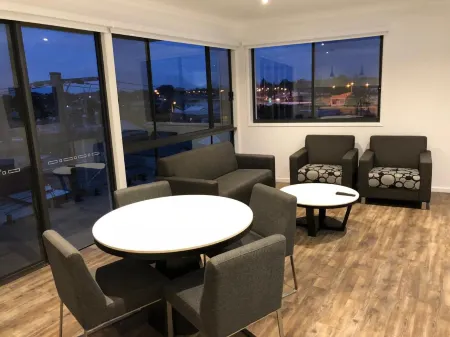 Nouveau on Young Отели в г. Адамстаун