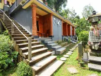 Edy Homestay Munduk Waterfall周辺のホテル