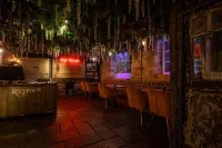 The Dirty Bottles Inn - bar