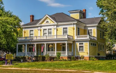 Ringling House Bed & Breakfast Hotels in Baraboo