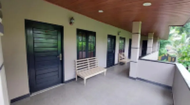 Edwin's Airport Garden