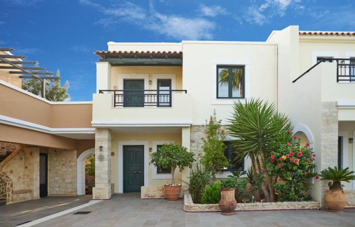 Dionysos Apartments & Studios
