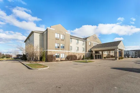 Country inn and Suites by Raddison South Haven