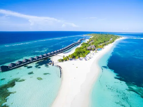 Kuredu Island Resort & Spa Hotels in Komandoo