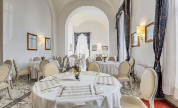 2. 호텔 드 라 빌..