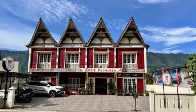 Zoé’s Paradise Waterfront Hotel Hotels in Tuktuk Siadong