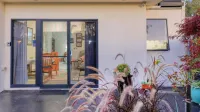 Birchwood, Devonport Self-Contained Self Catering Accommodation Hotels in Forthside