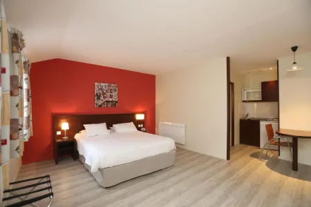 Hôtel de l'Abbaye des Prémontrés Отели в г. Понт-а-Муссон