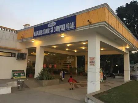 Dabchick Tourist Resort Отели в г. Палвал