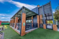 Elegant Lifestyle Estate Getaway - parking
