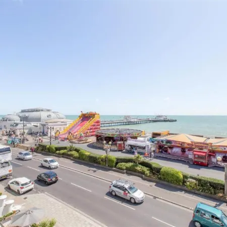 Seafront Duplex Worthing Beach - Sea Views 8 Guests