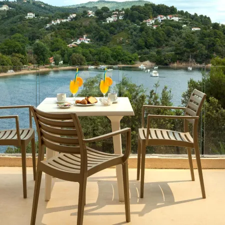 Cape Kanapitsa Hotel & Suites