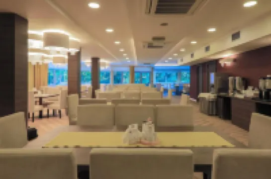 โรงแรมนัท อุสตรอน