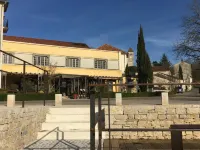 Hôtel Restaurant Le Vinois Hotels in Puy-l'Eveque