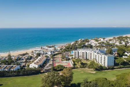 Dona Filipa Hotel Отели в г. Almancil