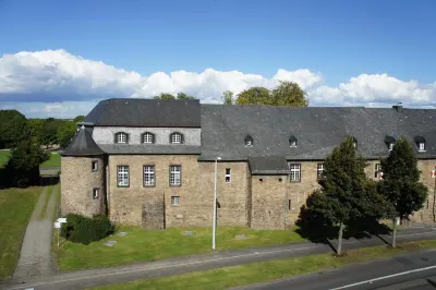 Hotel am Schloss Broich Hôtels à proximité de : Dicken am Damm