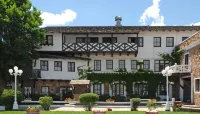 Hotel El Rancho Hotels near Navajo Code Talkers Museum