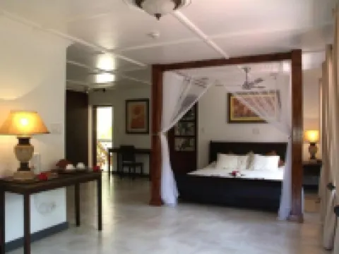 Hotel Chateau St Cloud โรงแรมในลาดิกิว