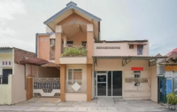 RedDoorz Syariah near Suramadu Hotel dekat Kawasan Wisata Religi Raden Rahmat Sunan Ampel