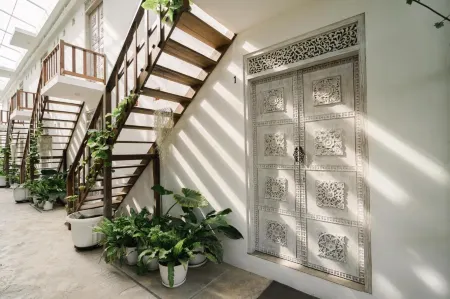 Mambo Beach Resort Отели рядом с достопримечательностью «Нуса Лембонган»