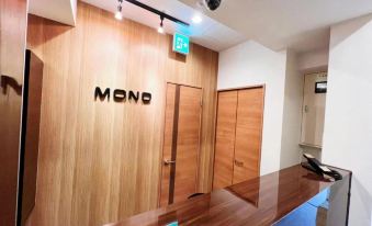 5. Hotel Mo..