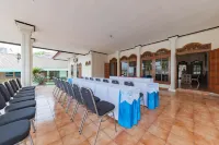 RedDoorz Plus at Wisma Kenanga Sukabumi Các khách sạn ở Kadudampit