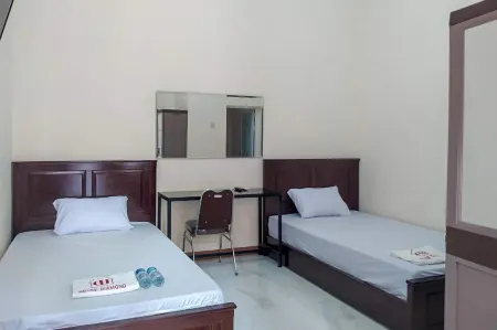 RedDoorz Syariah Near Exit Tol Pemalang Отели в г. Пемаланг