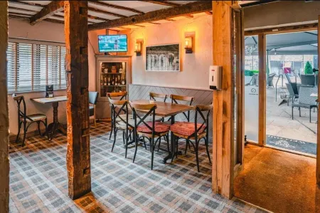 Charming 1-Bed Loft in Caerleon Отели в г. Каерлеон