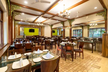 Zaras Resort Khandala Отели в г. Джамбарунг