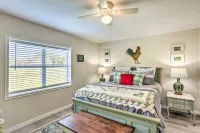 Walk to Cedar Creek Reservoir: Home w/ Fire Pit! - Homestays