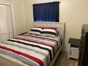 Comfortable Downstairs 2 Bed Next to Fort Sill