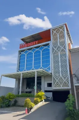 Solo Grand City Hoteles en Sondakan