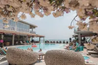 Love Beach Club Koh Samui - Infinity Pools