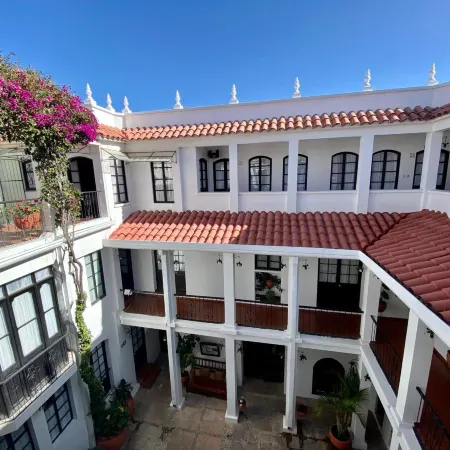 El Hotel de Su Merced Отели в г. Сукре