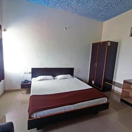 Savanur Deluxe Lodge Отели в г. Давангере