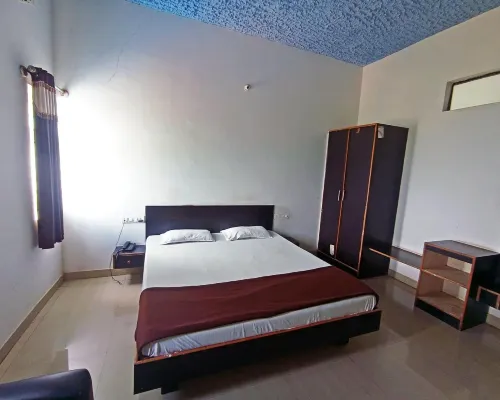 Savanur Deluxe Lodge Hotels in Davanagere
