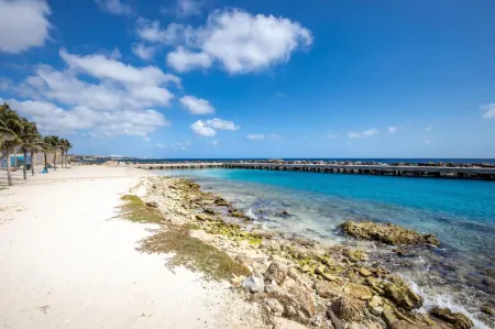 Handelskade City Suites Отели рядом с достопримечательностью «Sunscape Beach»