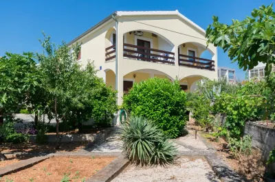 Apartments Grozdana Các khách sạn gần Velika Raduca beach