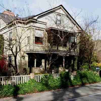 Gaige House Hotel Exterior
