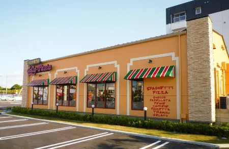 Phoenix Ryukyu Henzanbaru -Seven Hotels and Resorts- Отели рядом с достопримечательностью «Elsoltown Okinawa»